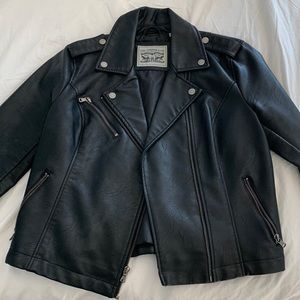 LEVI’S LEATHER JACKET